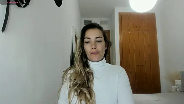 NiaStone online show from 01.23.25