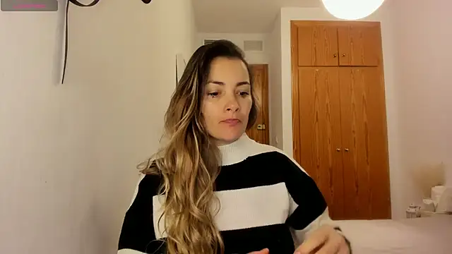 NiaStone online show from 02.20.25