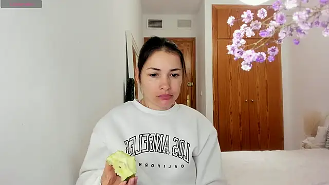 NiaStone online show from 03.13.25