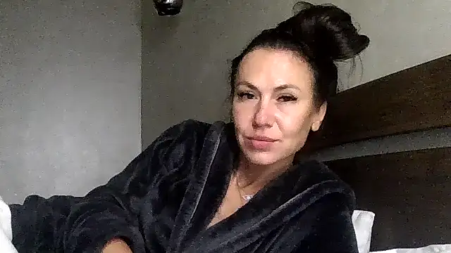 JulianaGold1 online show from 10.12.25