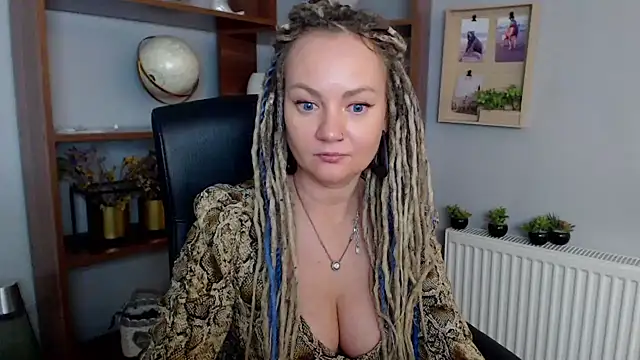 Snapshot of KayaMagic chatting on 02.18.25 KayaMagic online show from 02.18.25