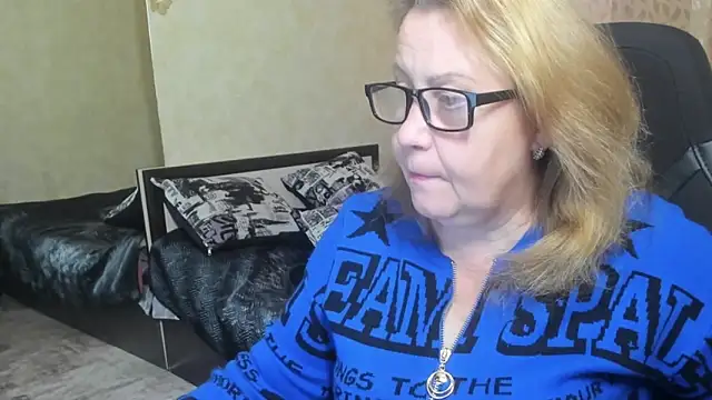 Frau Marta online show from 10.18.25