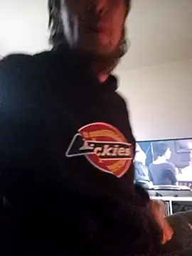 Snapshot of BunnyandClydeDk chatting on 01.01.25 BunnyandClydeDk online show from 01.01.25