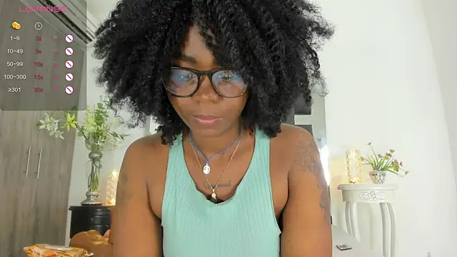 Snapshot of tanyyaa chatting on 12.28.24 tanyyaa online show from 12.28.24