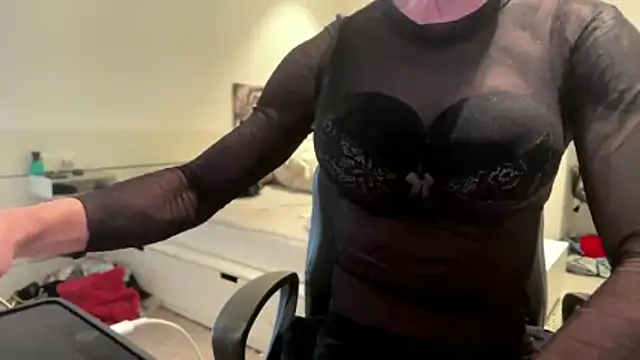 Snapshot of pocker498 chatting on 03.02.26 pocker498 online show from 03.02.26