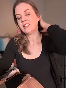 MaiseKnox online show from 09.24.25