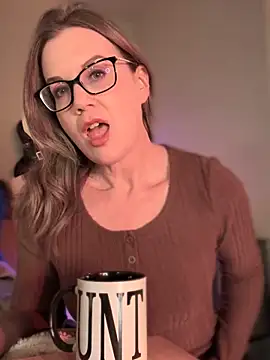 MaiseKnox online show from 10.14.25