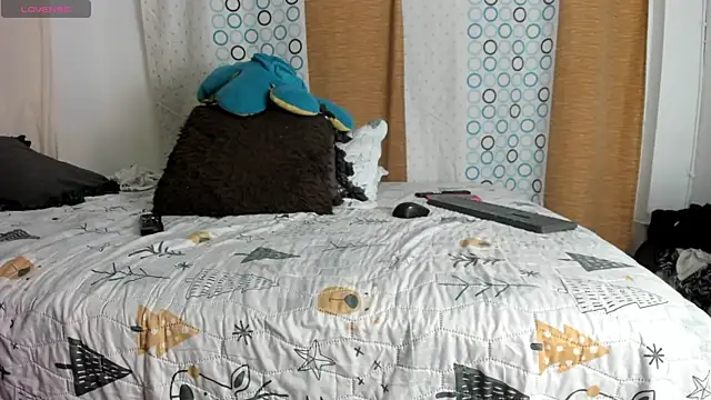 Snapshot of BlowMommy_ chatting on 02.10.25 BlowMommy online show from 02.10.25