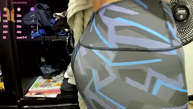 Snapshot of BlowMommy_ chatting on 03.11.25 BlowMommy online show from 03.11.25