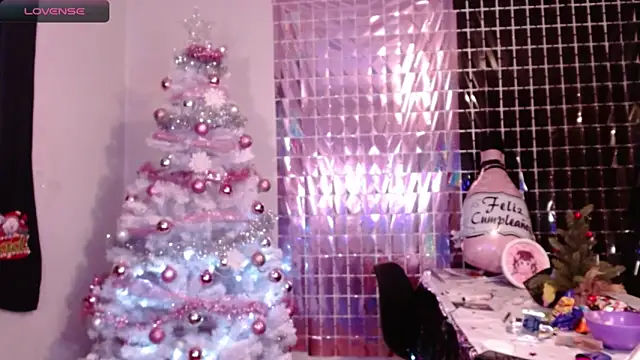 Snapshot of lil_daisy7 chatting on 12.21.24 lil daisy7 online show from 12.21.24