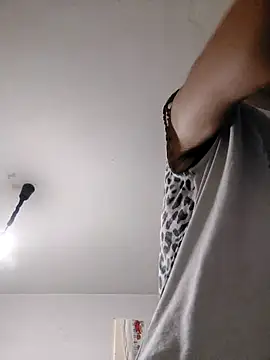 Snapshot of JoLeNe27 chatting on 10.07.25 JoLeNe27 online show from 10.07.25