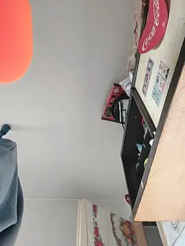 Snapshot of JoLeNe27 chatting on 10.08.25 JoLeNe27 online show from 10.08.25