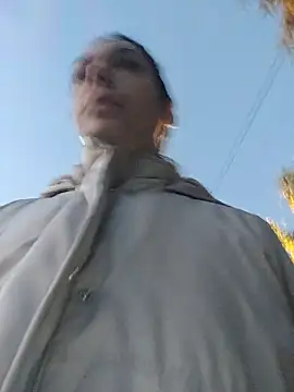 Snapshot of JoLeNe27 chatting on 10.16.25 JoLeNe27 online show from 10.16.25