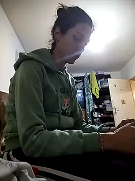 Snapshot of JoLeNe27 chatting on 10.18.25 JoLeNe27 online show from 10.18.25