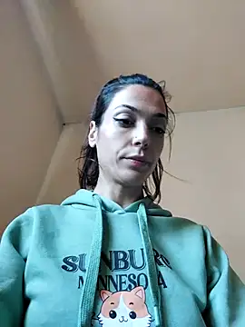 Snapshot of JoLeNe27 chatting on 10.20.25 JoLeNe27 online show from 10.20.25