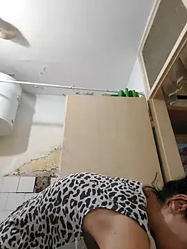 Snapshot of JoLeNe27 chatting on 10.29.25 JoLeNe27 online show from 10.29.25