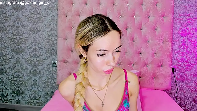 Snapshot of Akilla_Queen chatting on 10.14.25 Akilla Queen online show from 10.14.25