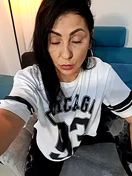 Snapshot of charrlote_love chatting on 11.08.25 charrlote love online show from 11.08.25