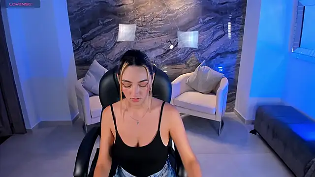 Snapshot of MelissaMoore_ chatting on 01.12.25 MelissaMoore online show from 01.12.25