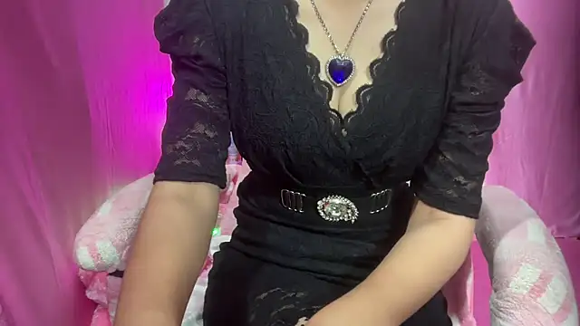 Snapshot of Queen_Angelena chatting on 01.01.25 Queen Angelena online show from 01.01.25