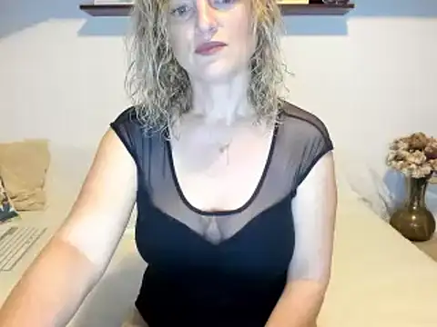 Snapshot of Jadore_able chatting on 12.13.24 Jadore able online show from 12.13.24