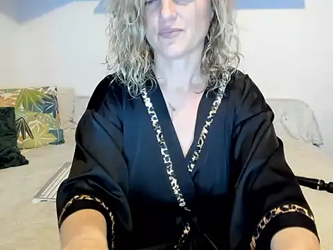 Snapshot of Jadore_able chatting on 02.05.25 Jadore able online show from 02.05.25