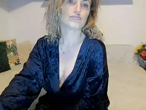 Snapshot of Jadore_able chatting on 02.20.25 Jadore able online show from 02.20.25