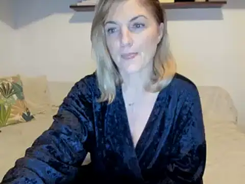 Snapshot of Jadore_able chatting on 03.04.25 Jadore able online show from 03.04.25