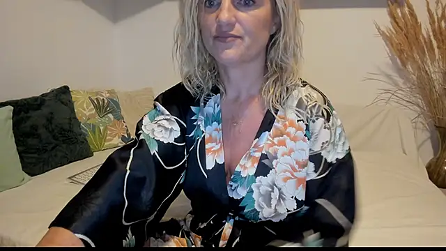 Snapshot of Jadore_able chatting on 09.11.25 Jadore able online show from 09.11.25