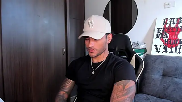 Snapshot of Alessandro_Vanni chatting on 09.26.25 Alessandro Vanni online show from 09.26.25