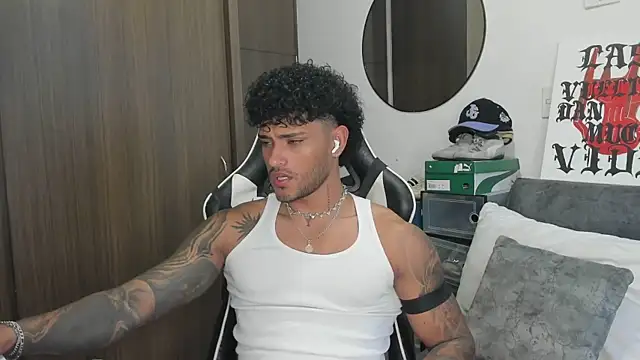 Snapshot of Alessandro_Vanni chatting on 09.30.25 Alessandro Vanni online show from 09.30.25