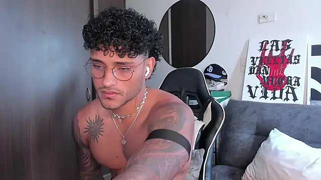 Snapshot of Alessandro_Vanni chatting on 10.02.25 Alessandro Vanni online show from 10.02.25