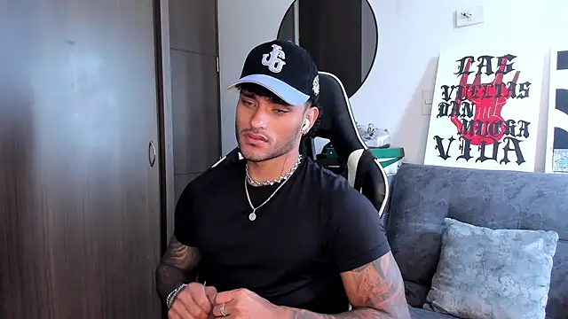 Snapshot of Alessandro_Vanni chatting on 10.06.25 Alessandro Vanni online show from 10.06.25