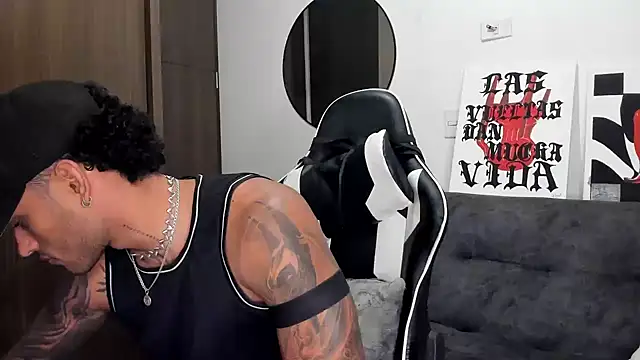 Snapshot of Alessandro_Vanni chatting on 10.08.25 Alessandro Vanni online show from 10.08.25