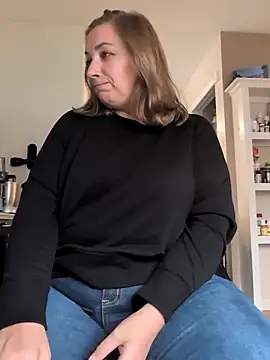 Canadian BBW online show from 10.24.25