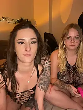 Snapshot of joanaelaa chatting on 12.15.24 joanaelaa online show from 12.15.24