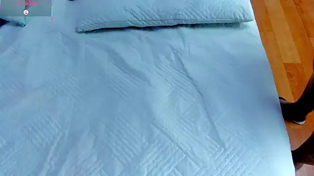 Snapshot of Angel_Avni chatting on 10.20.25 Angel Avni online show from 10.20.25