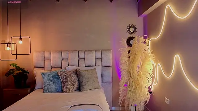 Snapshot of pamela_reyes_ chatting on 09.23.25 pamela reyes  online show from 09.23.25