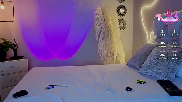 Snapshot of pamela_reyes_ chatting on 10.25.25 pamela reyes  online show from 10.25.25