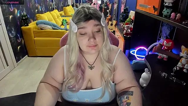 Softie Sofy online show from 12.23.24