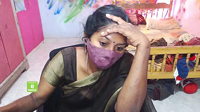 Snapshot of Novapol chatting on 11.23.25 Novapol online show from 11.23.25