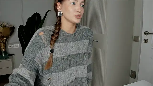 Snapshot of xx_leila chatting on 11.09.25 xx leila online show from 11.09.25