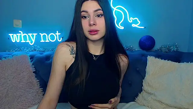 Snapshot of ViollinaLove chatting on 01.10.25 ViollinaLove online show from 01.10.25