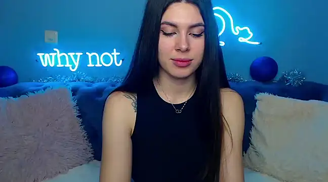 Snapshot of ViollinaLove chatting on 01.10.25 ViollinaLove online show from 01.10.25