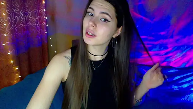 Snapshot of ViollinaLove chatting on 01.14.25 ViollinaLove online show from 01.14.25