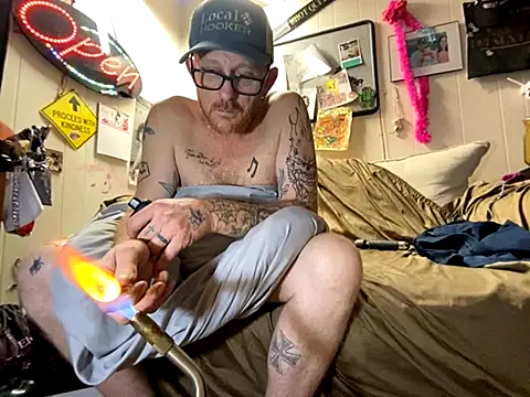 Snapshot of CLoSpunkmeyer69 chatting on 10.18.25 CLoSpunkmeyer69 online show from 10.18.25