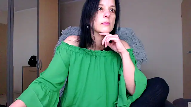 Snapshot of _Sweetlonglips_ chatting on 12.04.24 Sweetlonglips online show from 12.04.24