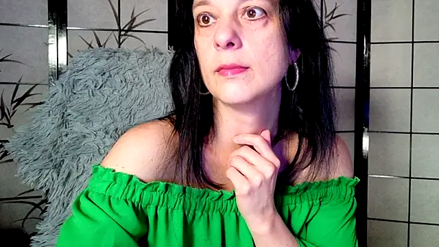 Snapshot of _Sweetlonglips_ chatting on 10.24.25 Sweetlonglips online show from 10.24.25