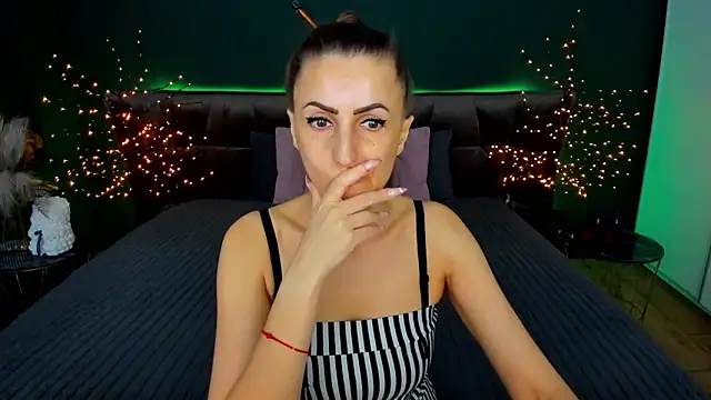 Rebecca Diamond online show from 12.01.25