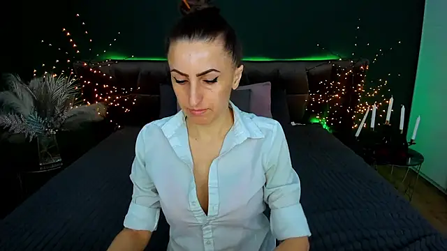 Rebecca Diamond online show from 03.05.26